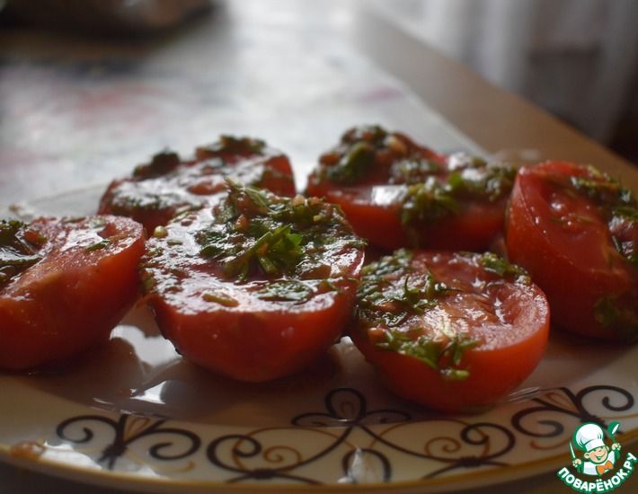 Рецепт: Помидоры с зеленью в томатном маринаде