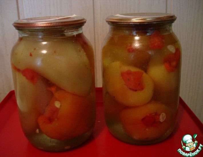 Рецепт: Фаршированный помидорами перец на зиму