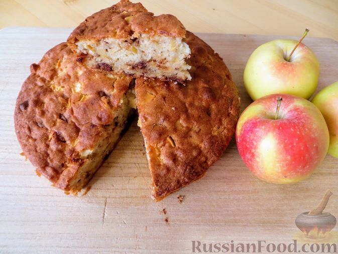 Фото к рецепту: Яблочный пирог с шоколадной крошкой