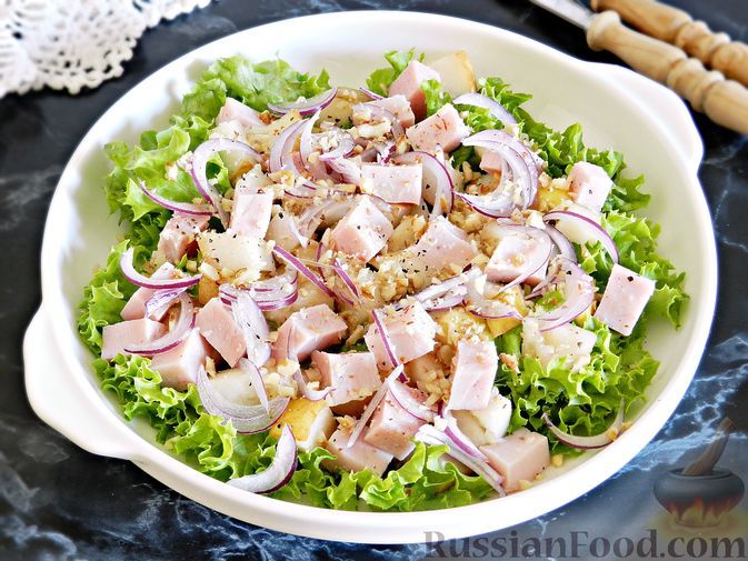 Фото к рецепту: Салат с ветчиной, грушей и грецкими орехами