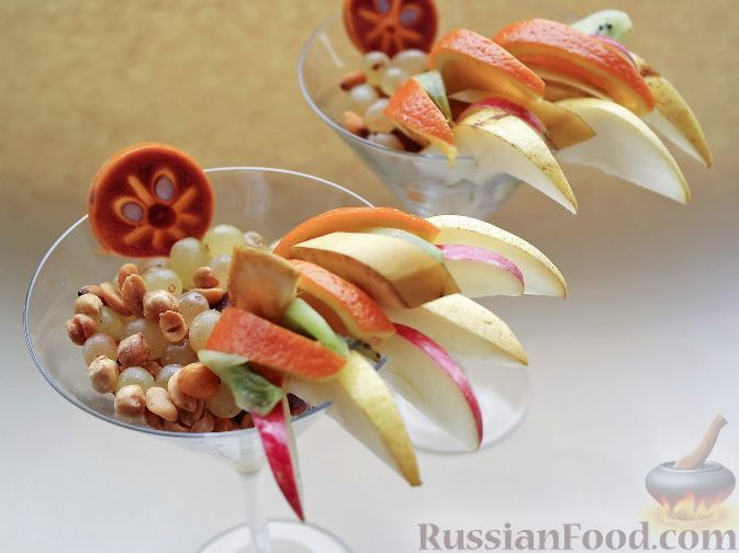 Фото к рецепту: Нарезка "Петушиный хвост" из зимних фруктов, с орехами