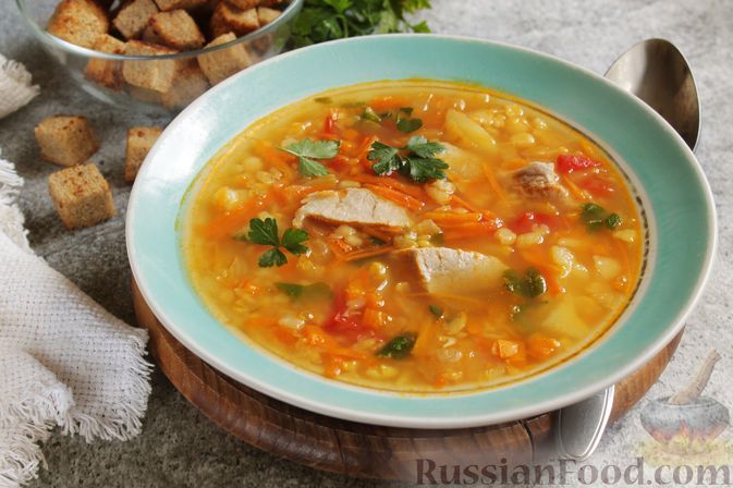Фото к рецепту: Гороховый суп со свининой и овощами