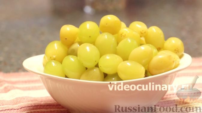 Фото к рецепту: Маринованный виноград