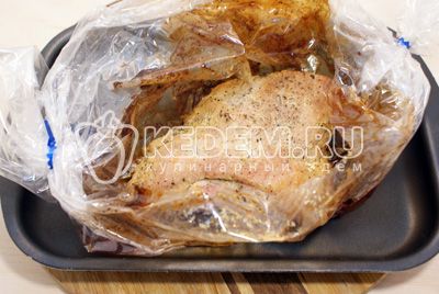 Выложить пакет с мясом на противень и запекать в духовке при 200 градусах С 30-35 минут