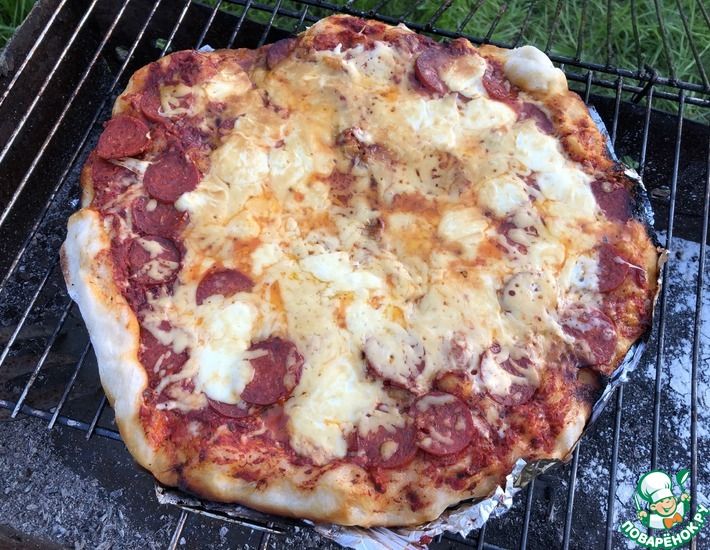Рецепт: Пицца пепперони на углях. Ресторанный уровень в домашних условиях