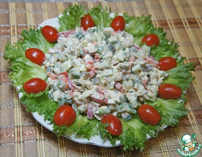 Рецепт: Салат с крабовыми палочками и курицей