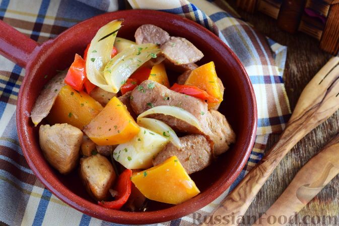 Фото к рецепту: Жаркое из курицы, с тыквой и айвой (в духовке) Фото к рецепту: Жаркое из курицы, с тыквой и айвой (в духовке)