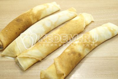 Свернуть рулетом.