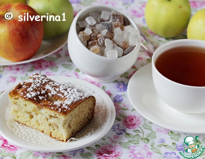 Рецепт: Сметанно-медовый пирог с яблоками