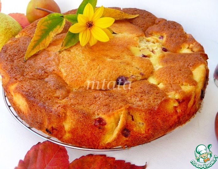 Рецепт: Яблочный пирог с пудингом и ягодами