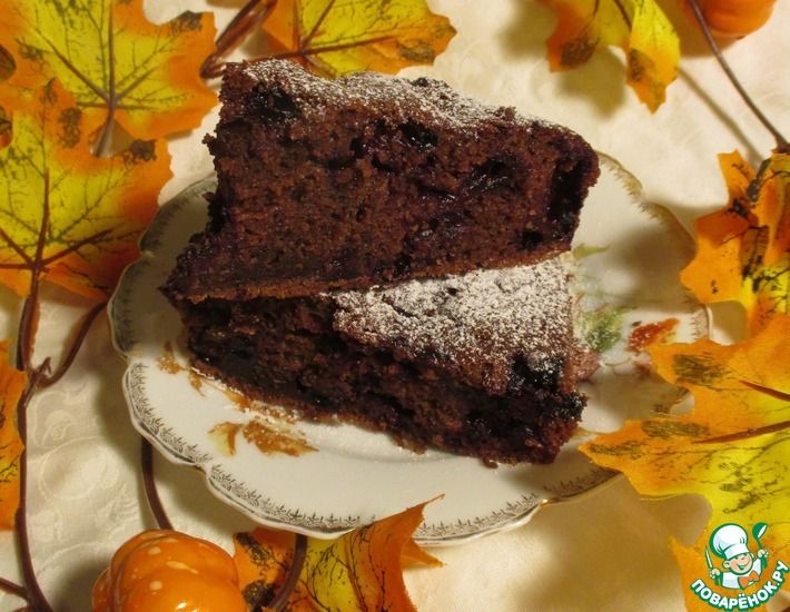 Рецепт: Шоколадный пирог с чёрной смородиной