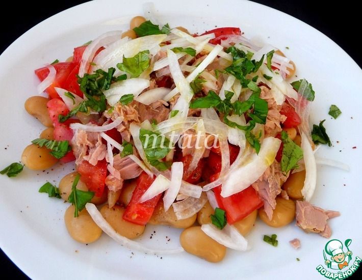 Рецепт: Салат с тунцом, фасолью и помидором