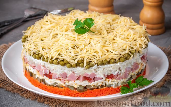 Слоеный салат с капустой и морковкой