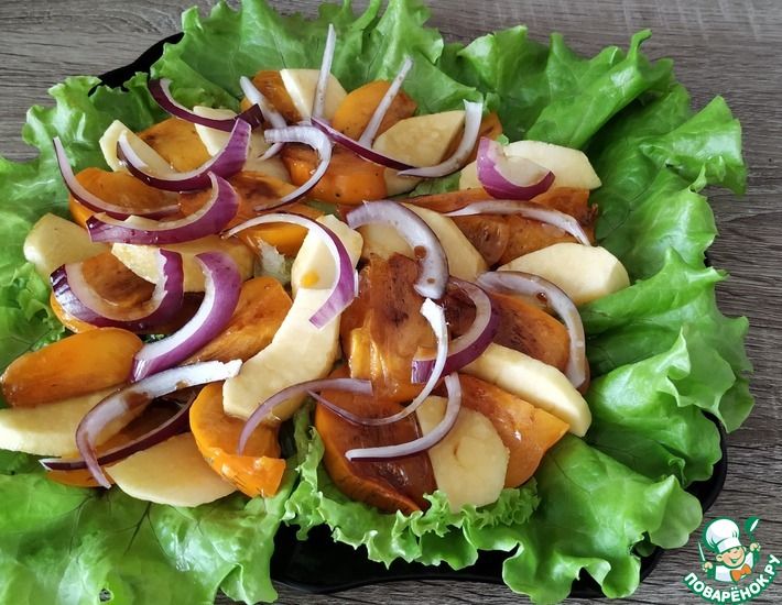 Рецепт: Новогодний салат С хурмой и яблоком