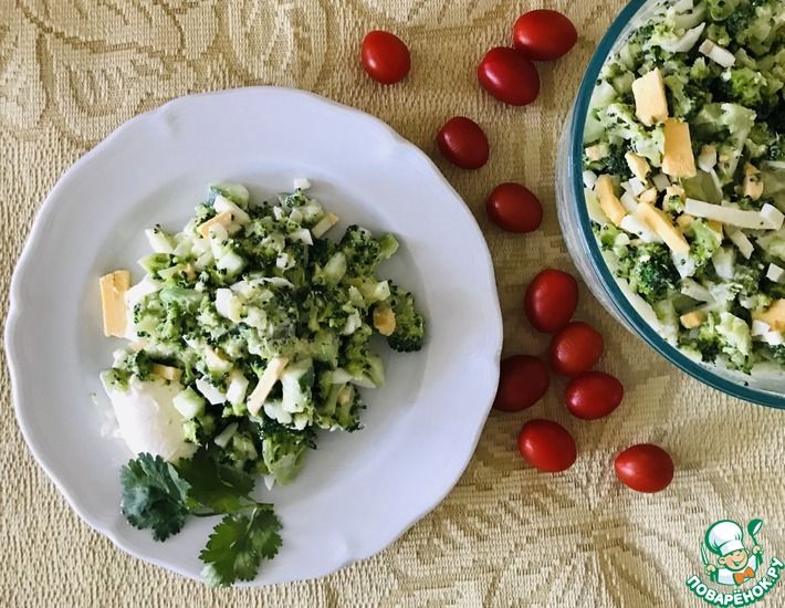 Рецепт: Салат из брокколи с огурцом Вкусно