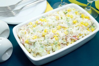 Крабовый салат с кукурузой