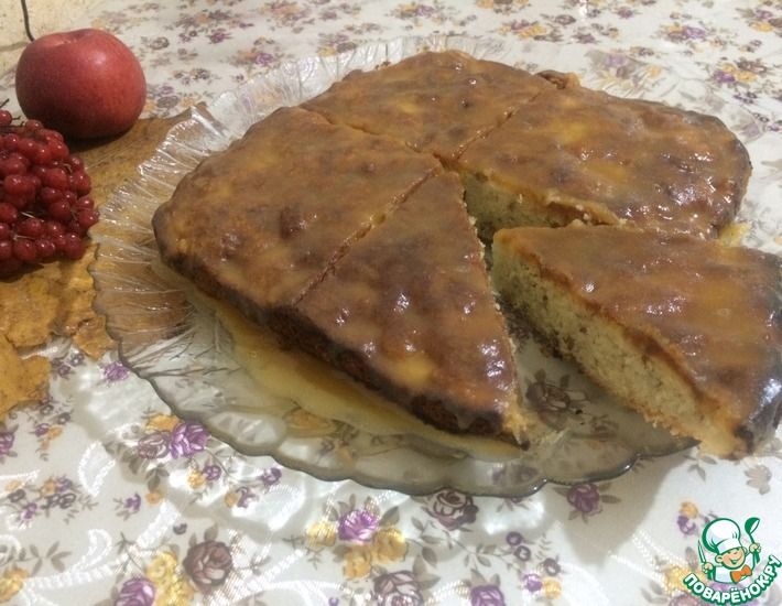 Рецепт: Яблочный пирог с орехами и сливками
