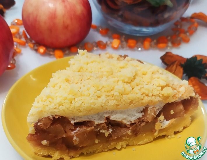 Рецепт: Яблочный пирог с меренгой и крамблом