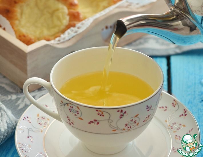 Рецепт: Вишневый чай с мандариновыми корочками