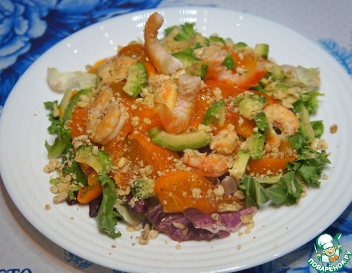 Рецепт: Салат с креветками, хурмой и авокадо