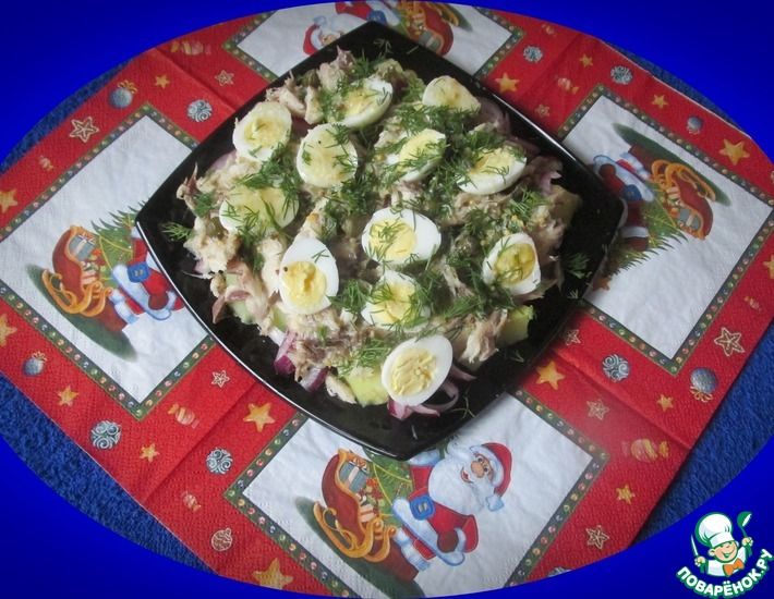 Рецепт: Салат с копченой скумбрией