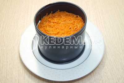 Слой моркови по-корейски.