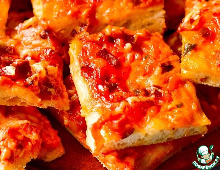 Рецепт: Пицца с колбасой и сыром
