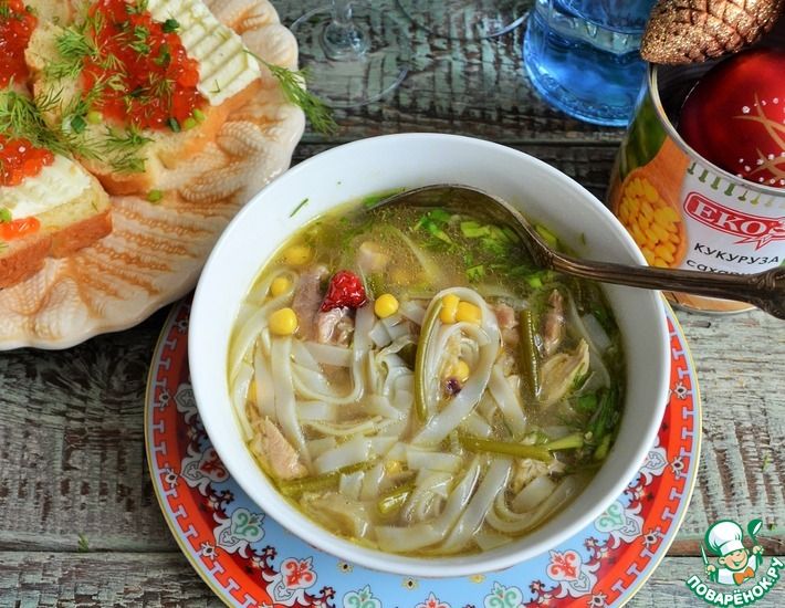 Рецепт: Суп с кукурузой и рисовой лапшой
