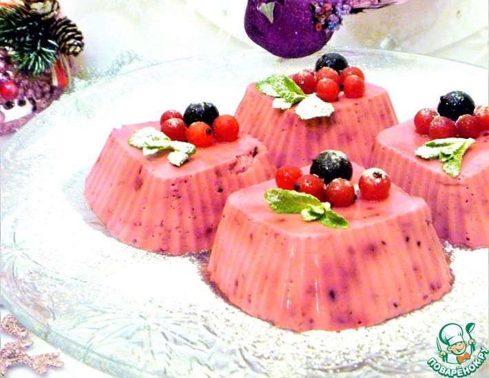 Рецепт: Сливочный десерт Паннакотта с ягодами