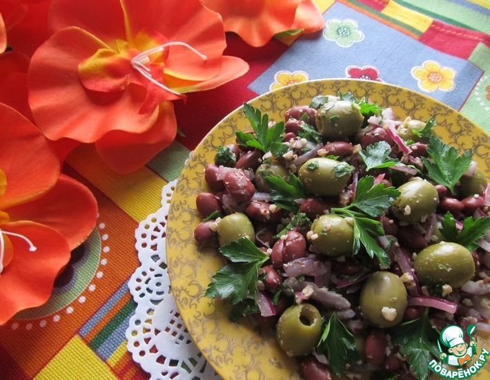 Рецепт: Салат с фасолью и оливками