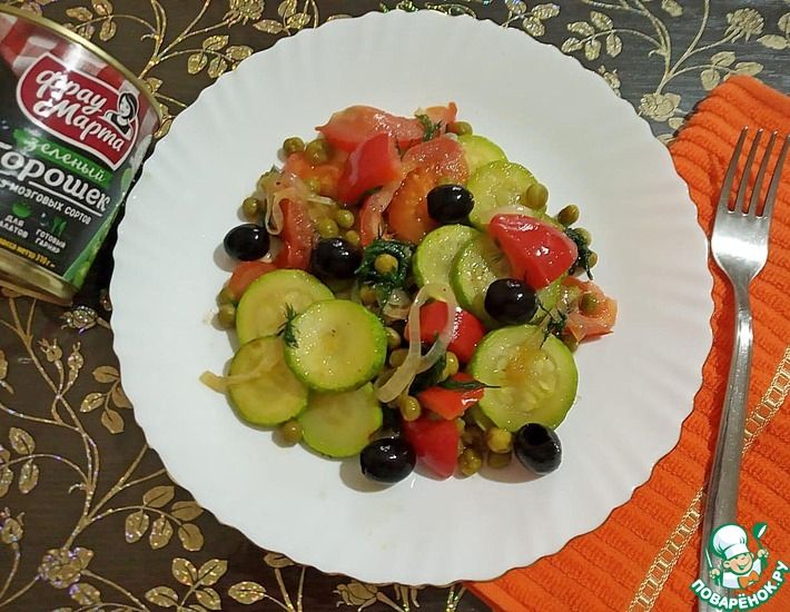 Рецепт: Горячий салат из зелёного горошка с овощами