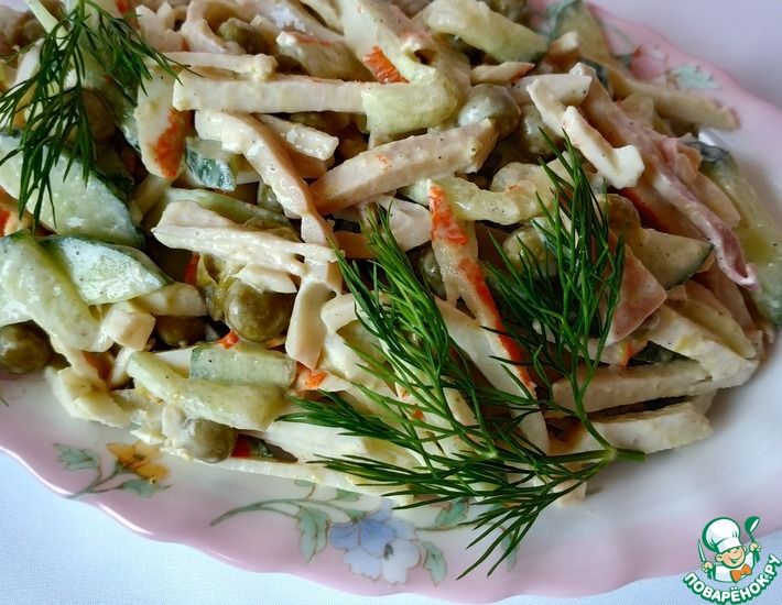 Рецепт: Салат с кальмарами и крабовыми палочками