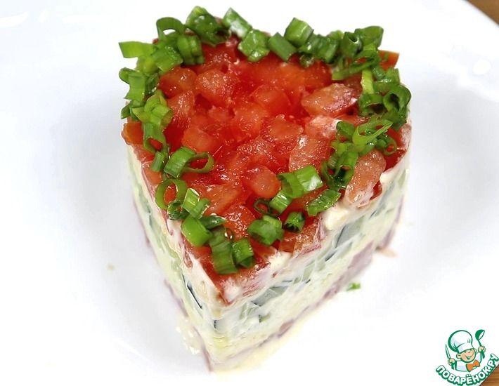 Рецепт: Слоёный салат с ветчиной и помидорами