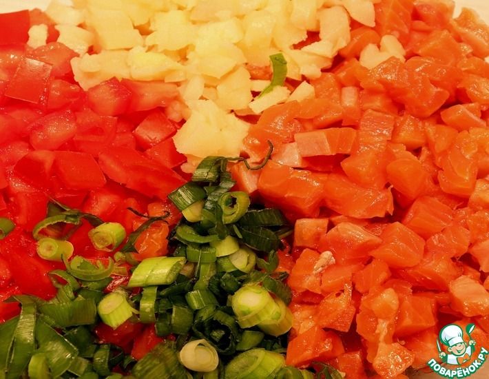 Рецепт: Салат с семгой, помидорами, картошкой и зеленым луком