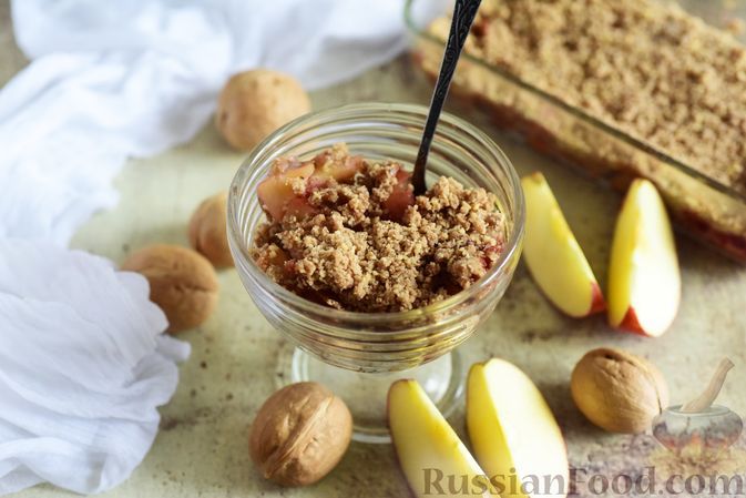 Овсяный пирог с яблоком, клюквой и орехами