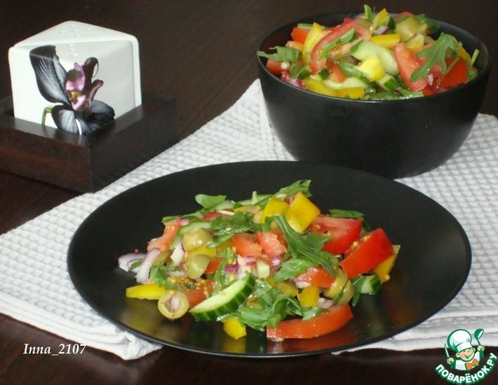 Рецепт: Овощной салат с рукколой