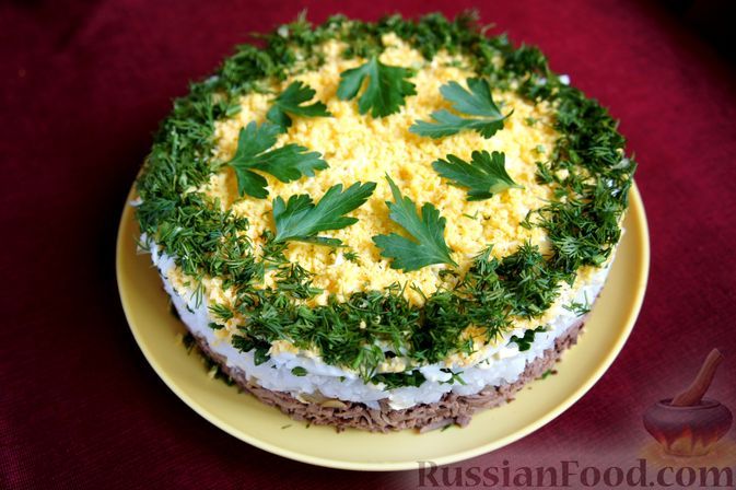 Слоеный салат с куриной печенью