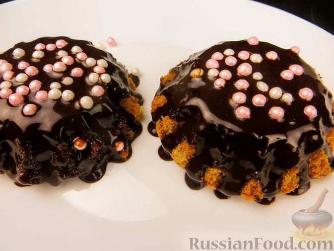 Фото к рецепту: Кексы на майонезе, с шоколадной глазурью