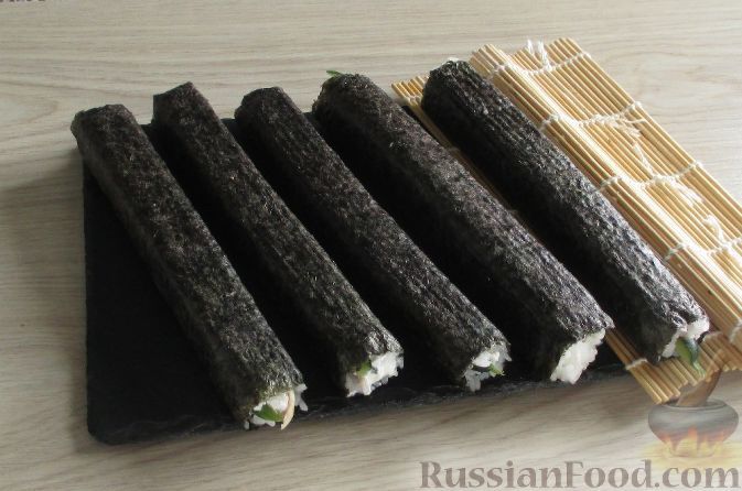 Фото приготовления рецепта: Пирог на кефире, из панировочных сухарей, с молочной заливкой - шаг №4