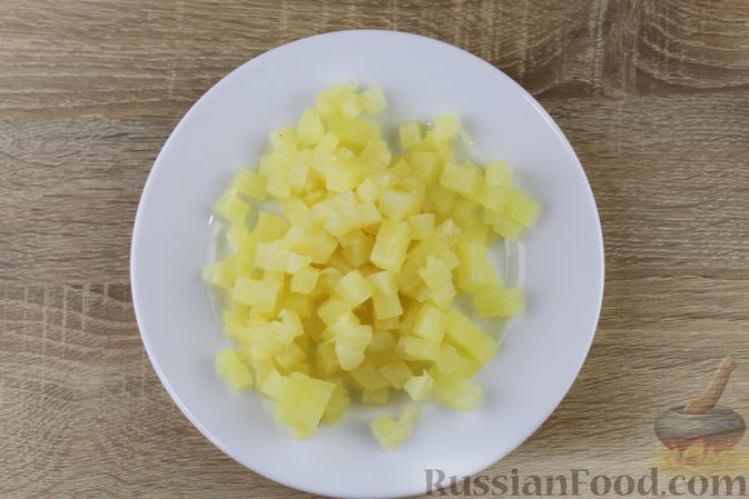 Фото приготовления рецепта: Рис с овощами, консервированной кукурузой и соком лимона - шаг №8