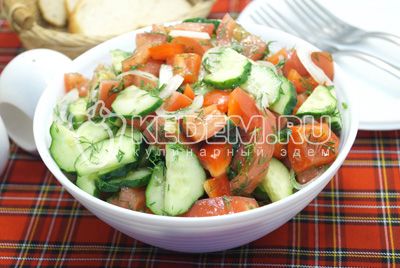 Салат из помидор и огурцов