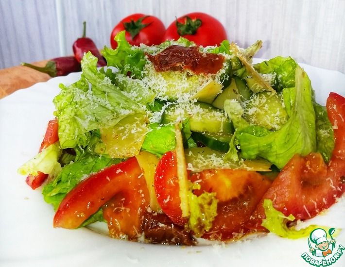 Рецепт: Овощной салат с вялеными томатами