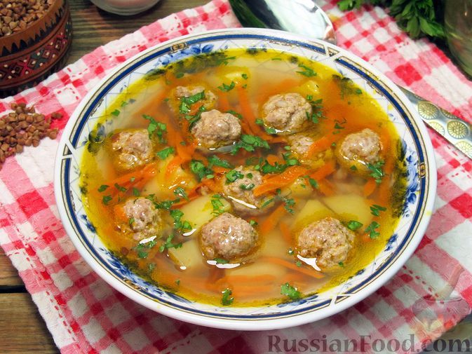 Фото к рецепту: Суп с фрикадельками и гречневой крупой