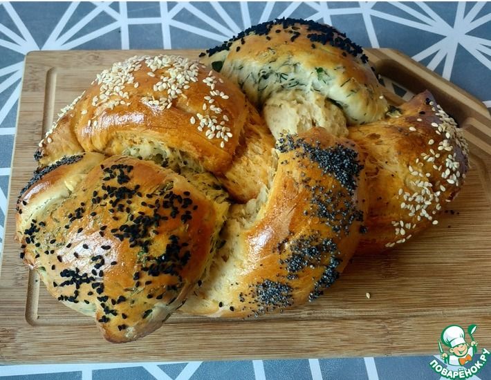 Рецепт: Хлеб косичка с зеленью и красным перцем