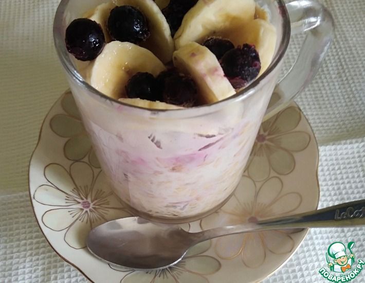 Рецепт: Овсяный ПП завтрак с ягодой и бананом