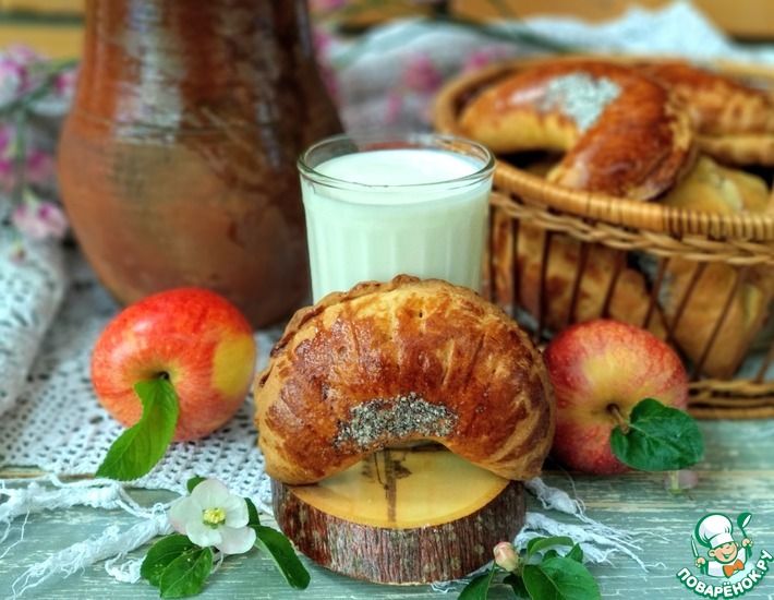 Рецепт: Пирожки с яблоками и грецкими орехами