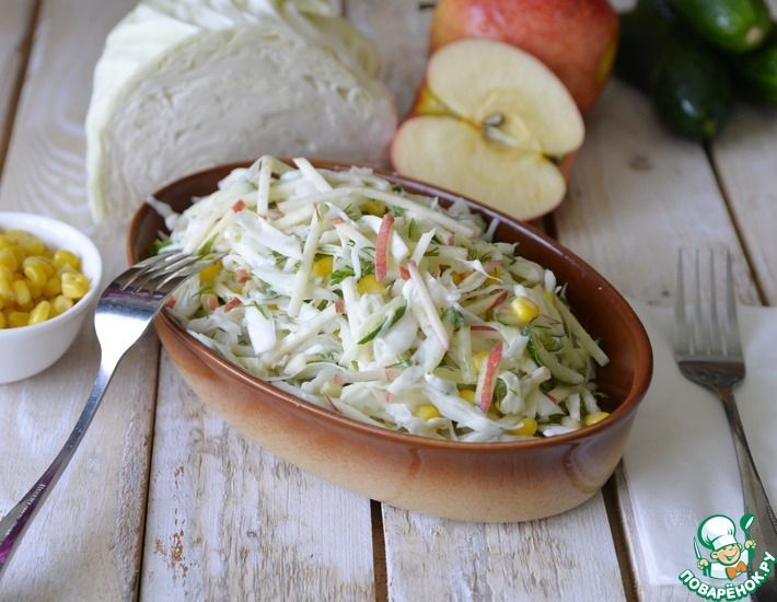 Рецепт: Салат из молодой капусты с йогуртом