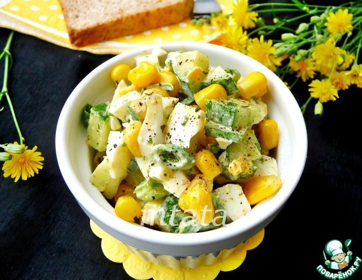 Рецепт: Салат с огурцом, кукурузой и яйцом