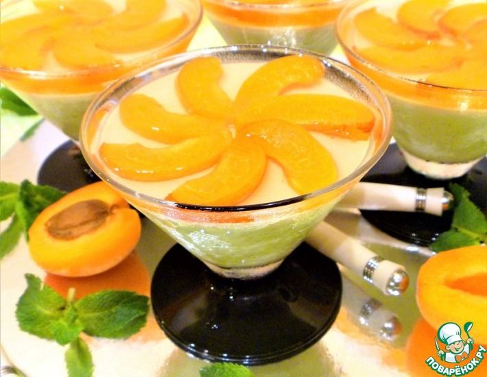 Рецепт: Мятная панна-котта с абрикосами в желе
