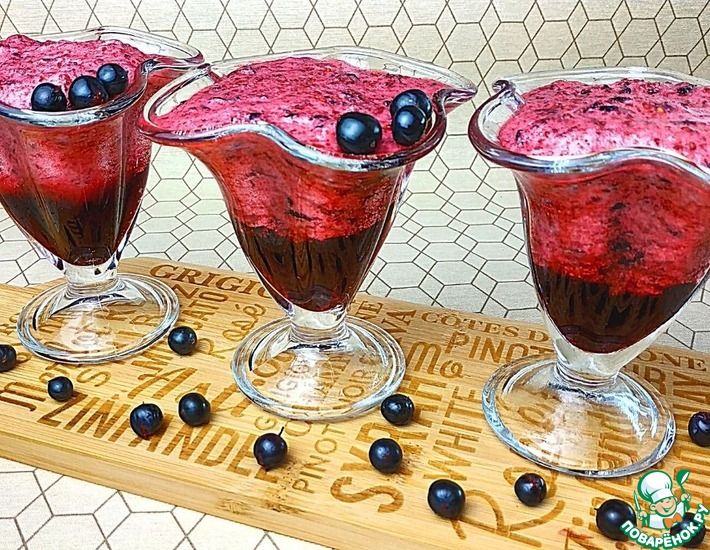 Рецепт: Холодный десерт с чёрной смородиной